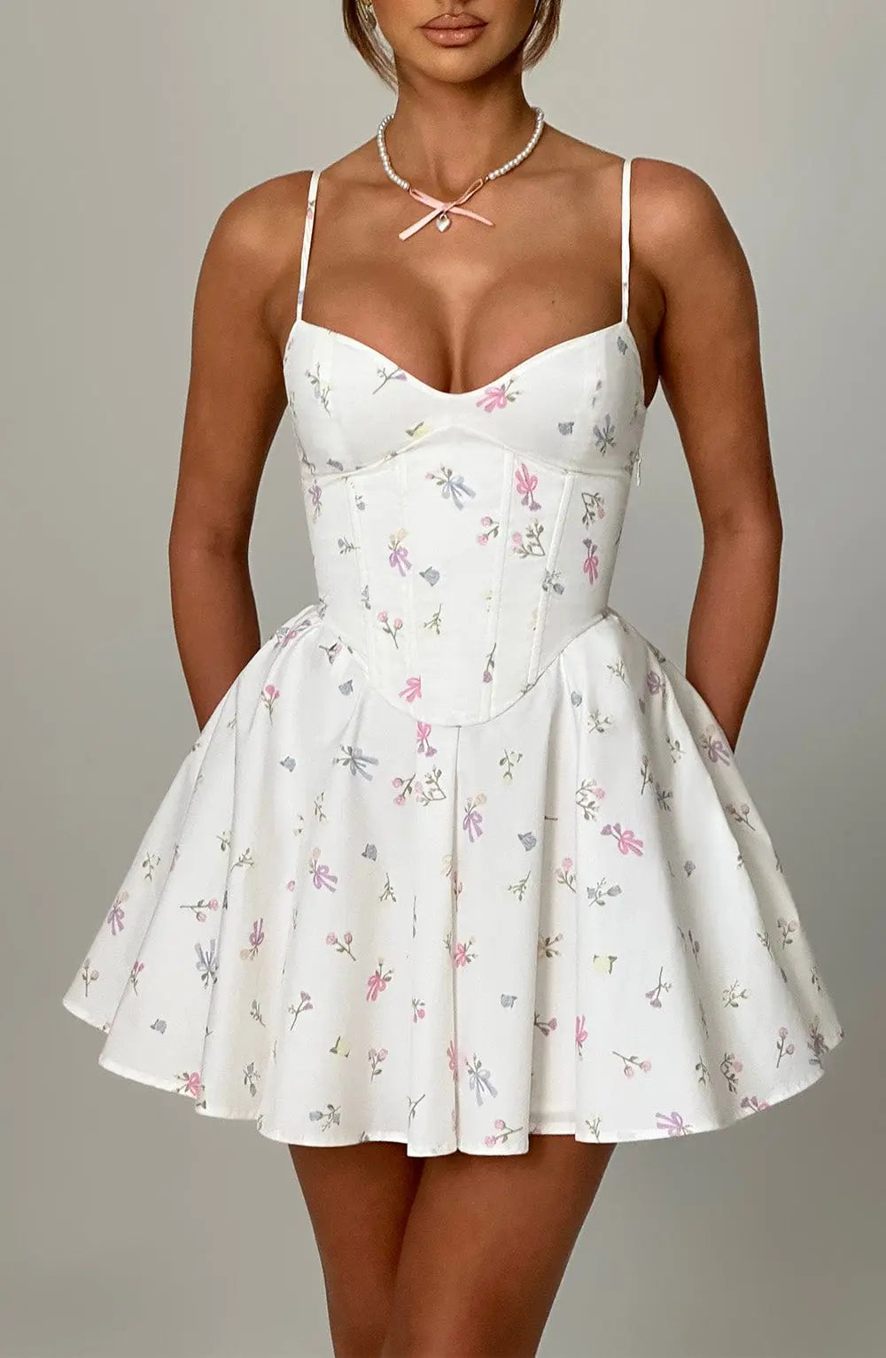Analeigh Mini Šaty - Bílé Květinové Potisk