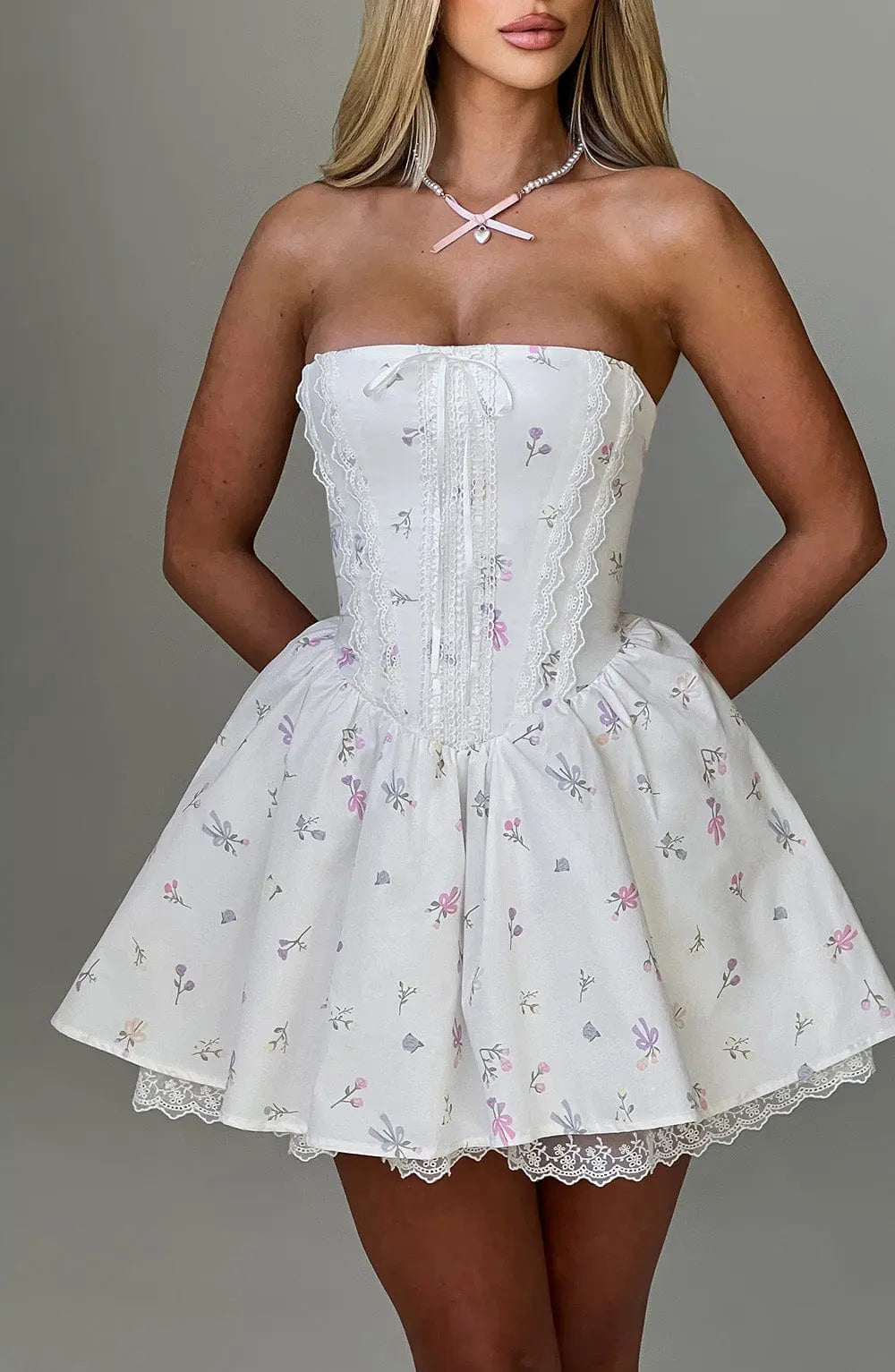 Evie Mini Šaty - Bílý Vícekvětinový Potisk